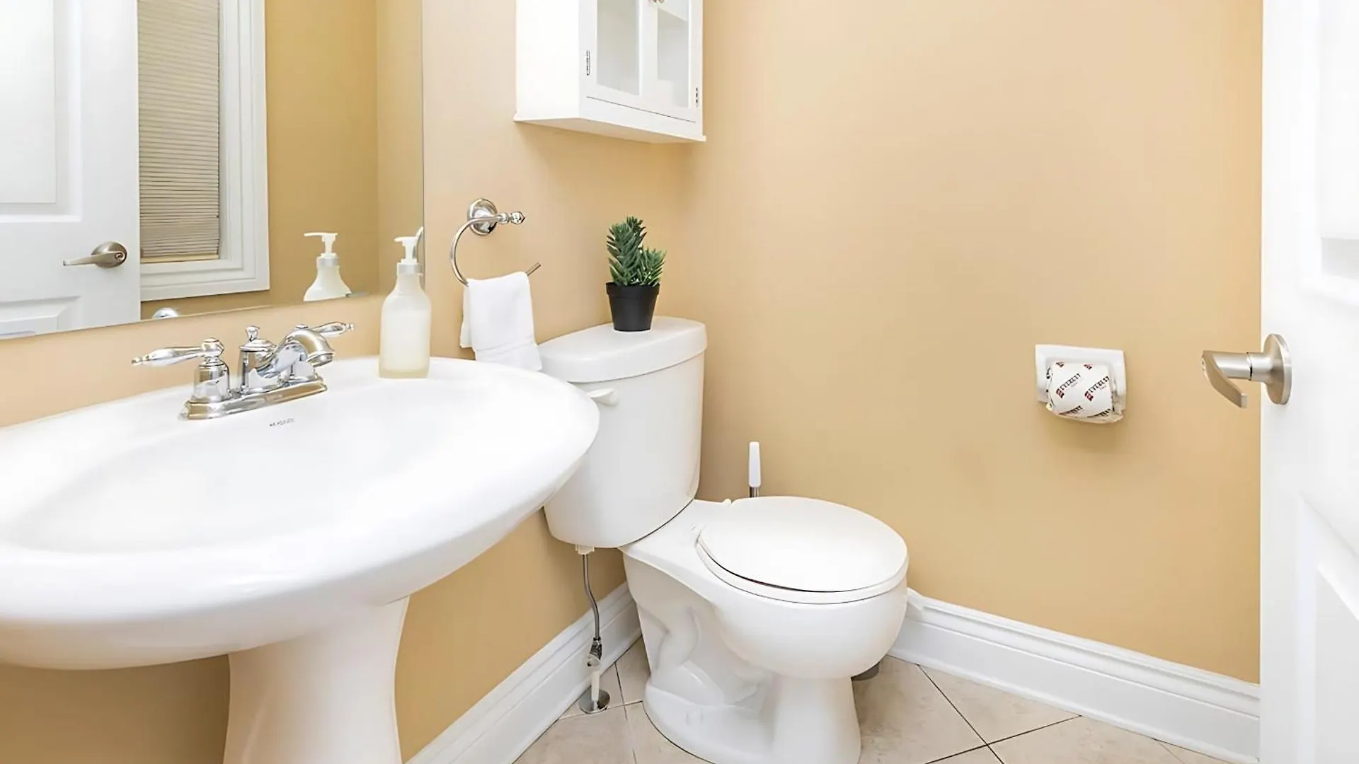 אוטווה Cozy Modern 4Br Home With Sunny Patio 0*,  קנדה