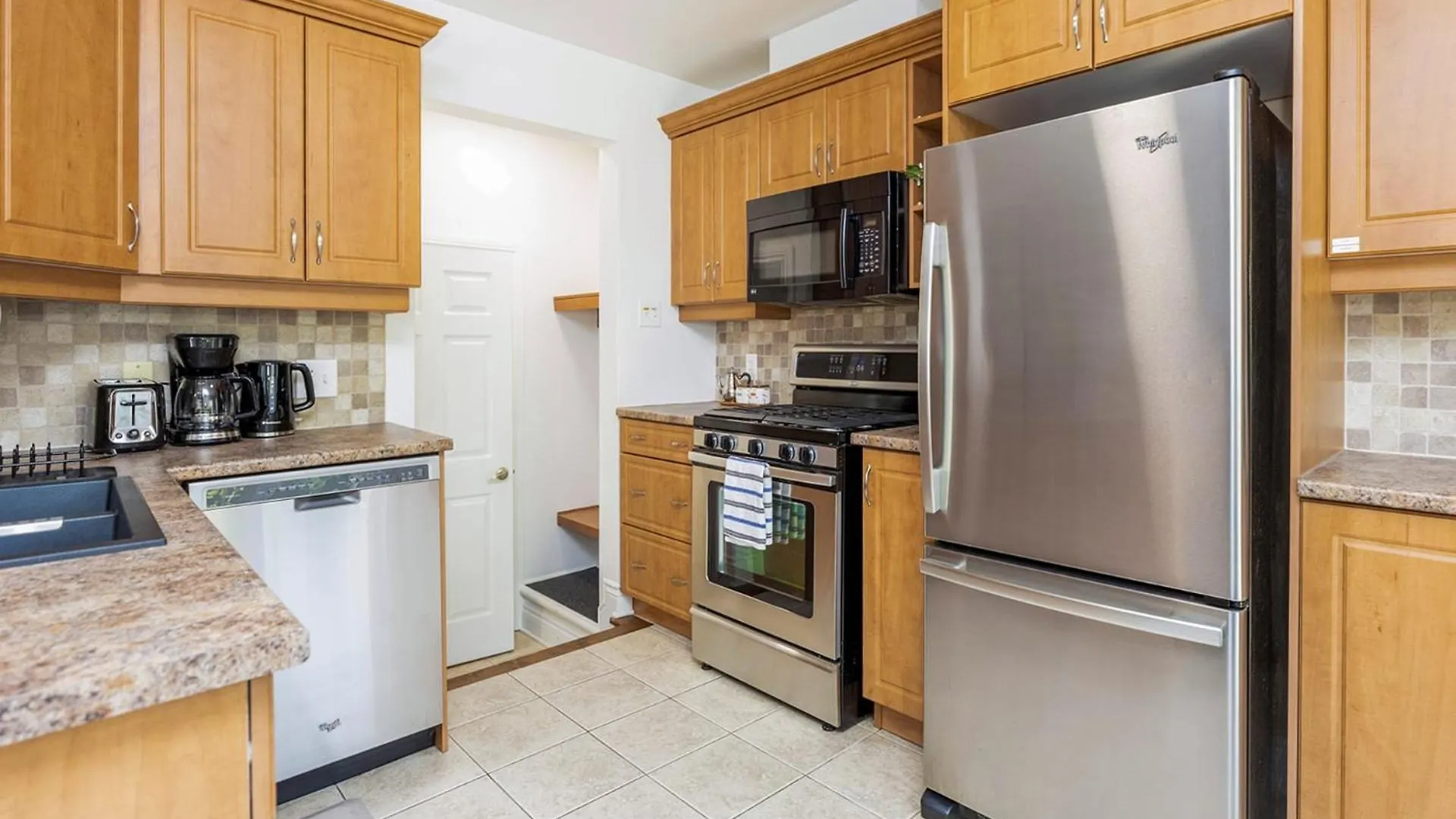 אוטווה Cozy Modern 4Br Home With Sunny Patio