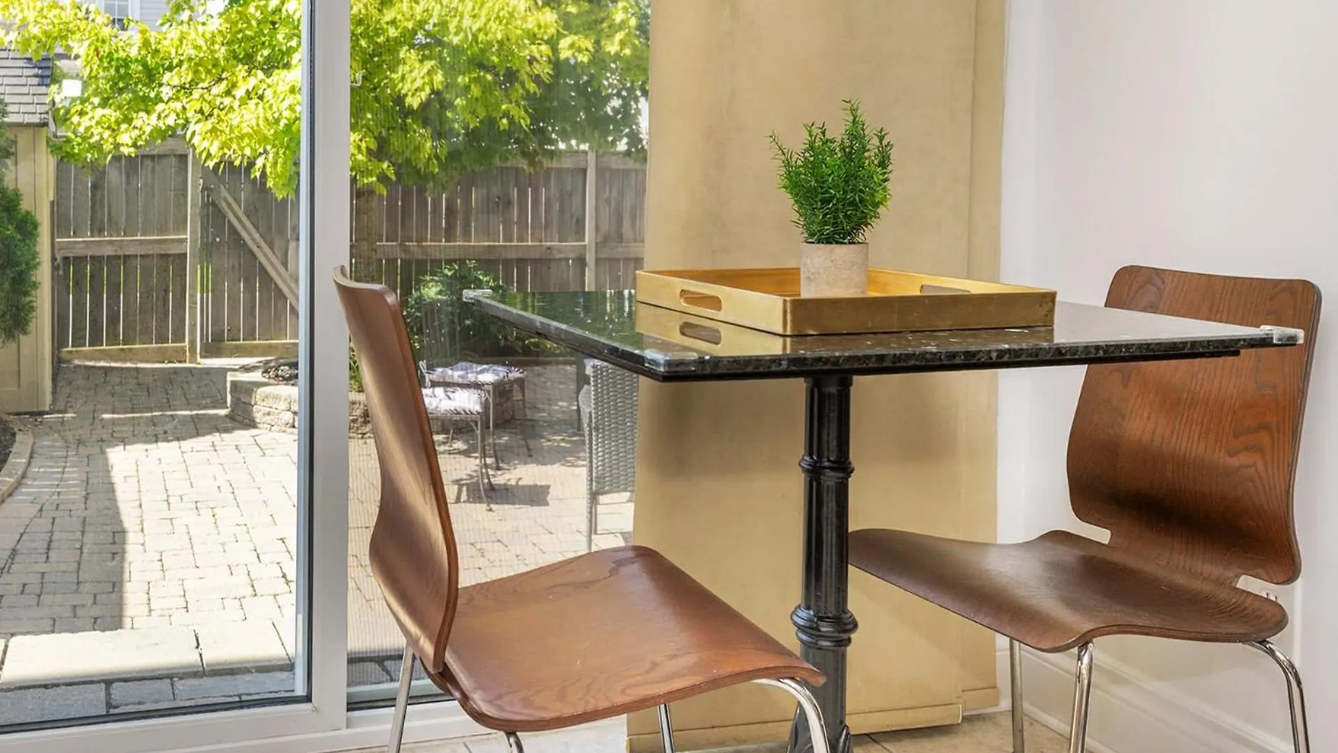 אוטווה Cozy Modern 4Br Home With Sunny Patio